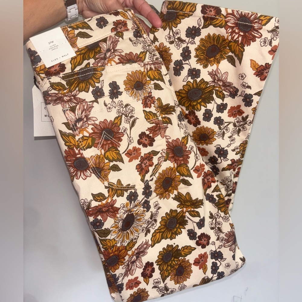 SOLD🌻🌻Cleo and Wolf Sunflower Pants